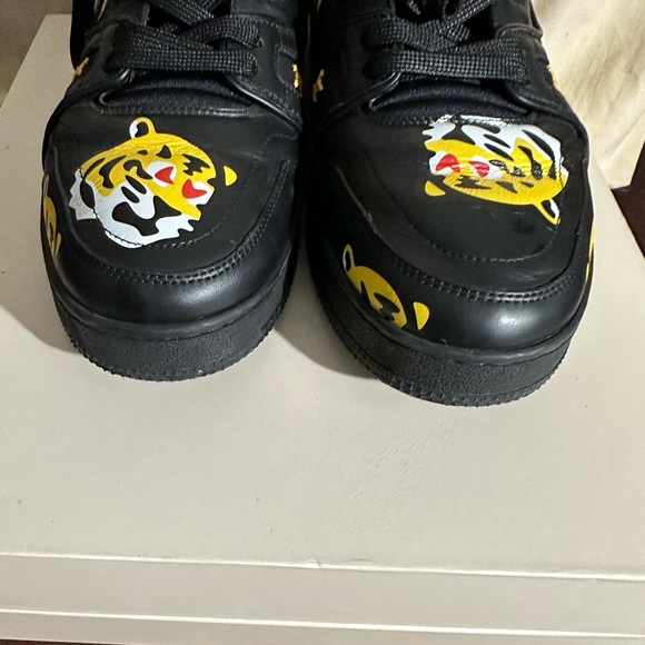 LOUIS VUITTON NIGO LOW TOP  BLACK LEATHER SNEAKERS - Picture 6 of 9